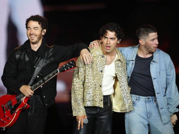 La historia retoma cuando Connect 3, la popular banda de Shane, Nate y Jason, pierde su actuación como teloneros de una importante gira y regresan a Camp Rock para descubrir a la próxima gran promesa de la música.