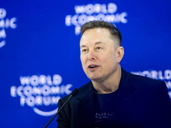 Elon Musk exige en el juicio el pago de 150,000 millones de dólares y el despido del director de la compañía Sam Altman, entre otras cosas.