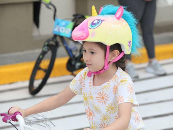 La Vuelta Infantil 2025 trae consigo deporte, solidaridad, convivencia familiar, entretenimiento pero también estilo. Los pequeños que inscribieron para competir sanamente en el evento también lucieron coloridos y divertidos cascos. Desde My Little Pony hasta Paw Patrol aquí las imágenes de algunos.