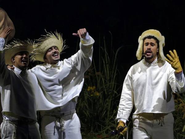 Bad Bunny se hizo este viernes con seis nominaciones a los Premios Grammy.