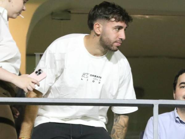 Agustín Auzmendi sorprendió al aparecer en el Nacional viendo el juego del Motagua.