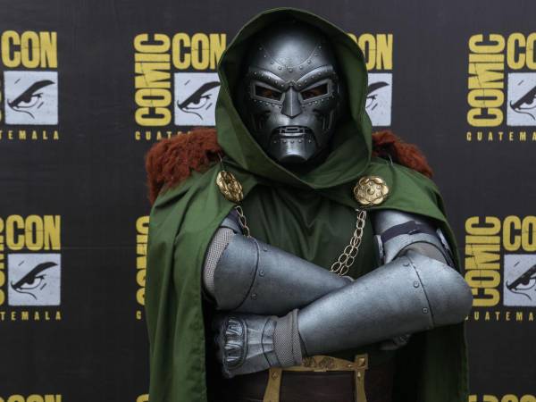 Ante más de 20.000 asistentes reunidos en el Parque de la Industria, los actores encabezaron el evento geek más esperado del año, que celebró la pasión por la cultura pop, el cosplay y la comunidad fan.