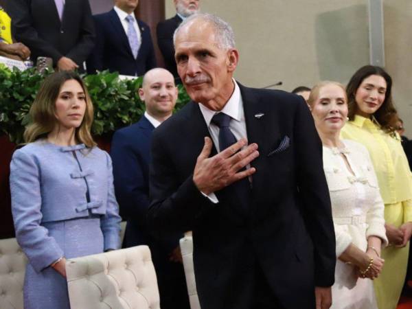 Con un llamado al trabajo inmediato y agradecimientos al CNE, Nasry Asfura marca el inicio de su gestión.