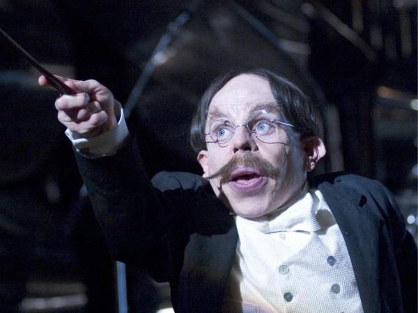 HBO anunció que Warwick Davis regresa al universo de Harry Potter, también reveló otros nombres del elenco.