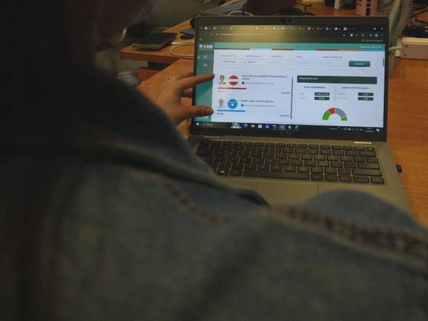 El sistema de divulgación ha presentado dos fallas, una que persistió por 24 horas y otra por 4 horas. El proceso avanza a paso lento, mientras los hondureños esperan conocer quién será el próximo presidente.