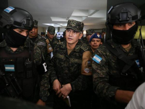 La gestión del actual jefe de las Fuerzas Armadas Roosevelt Hernández pasará a la historia como una de las repudiadas tanto dentro como fuera del ente castrense.