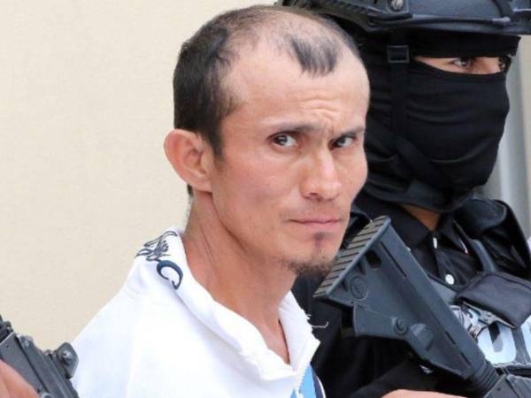 La muerte del pequeño Jhonny Neptalí Gómez Vásquez, de solo siete años, ha conmocionado profundamente a la comunidad de la aldea El Tablón, en el Distrito Central, siendo Fredy Ordóñez el principal sospechoso en este crimen. ¿Qué se sabe sobre él? Aquí los detalles.