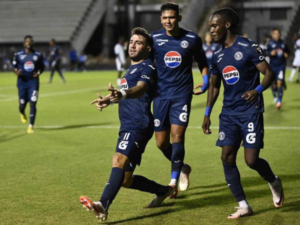 Así celebraba su doblete el delantero argentino en el Chelato Uclés.