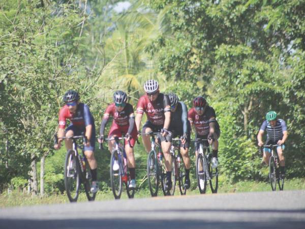La Roja es un grupo muy bien consolidado y asiduo participante de la Vuelta. Sus integrantes salen a pedalear todos los días.