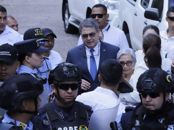 Acompañado de su familia, Hernández marcó el génesis de su proceso judicial por su supuesta participación en el caso Pandora II.