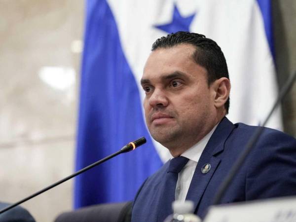 Tomás Zambrano afirmó que Libertad y Refundación quiere boicotear el gobierno nacionalista.