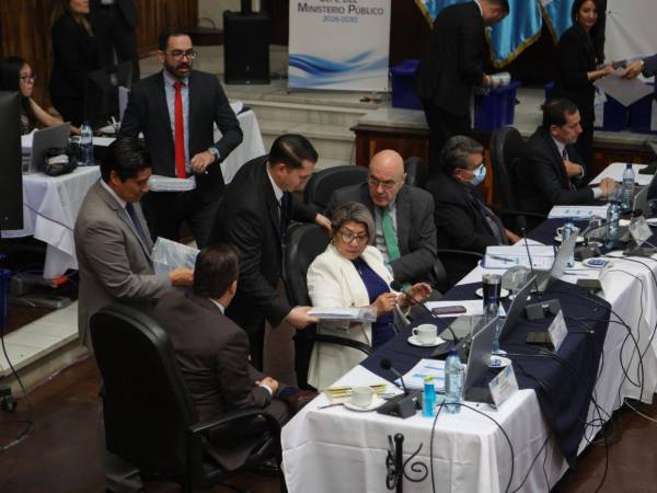 La máxima corte ordenó retroceder el proceso a la fase de evaluación de los expedientes de 48 candidatos y remitir en plazo de 48 horas una nueva lista de seis, de entre los cuales el presidente del país elegirá a quien dirija el Ministerio Público en el período 2026-2030.
