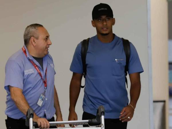 Lozano arribó este día al Aeropuerto Internacional de Palmerola.