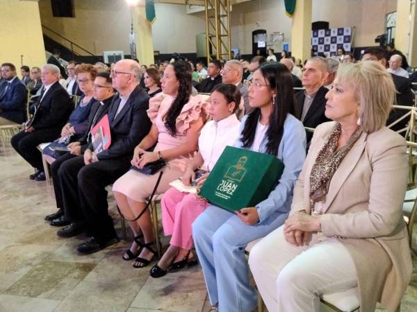 A dos días de cumplirse el primer año del asesinato del líder ambientalista Juan López, la Conferencia Episcopal de Honduras y la Iglesia Católica inauguró la primera edición de los Premios Juan López que será entregado a hombres y mujeres comprometidos con la justicia social y la dignidad humana.