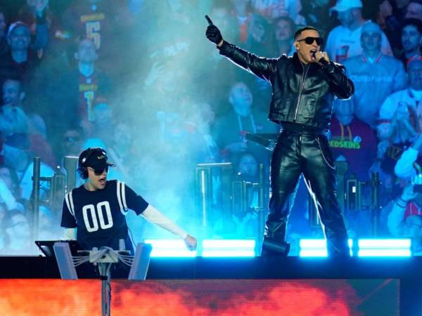 Bizarrap y Daddy Yankee fueron los encargados del show de medio tiempo entre Miami Doplhins y Washington Commanders en el Santiago Bernabéu por un partido de la NFL