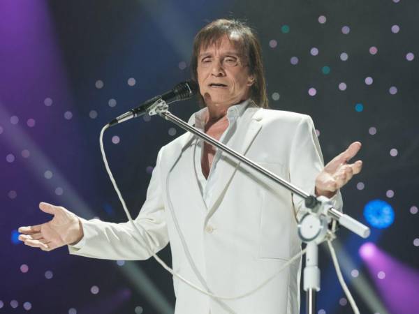 La leyenda de la música brasileña, Roberto Carlos, ha confirmado su esperado regreso a los escenarios de Estados Unidos en 2026 con una gira de cuatro fechas.