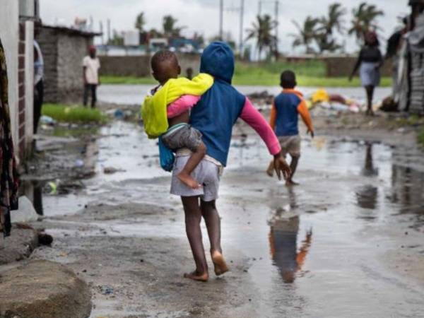 Melissa avanza lentamente a unos 6 kilómetros por hora hacia el oeste, advierte el parte del NHC, emitido este domingo en horas de la mañana.