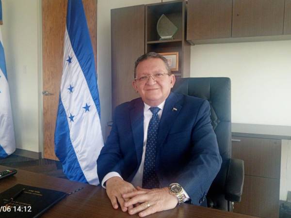 El designado presidencial Carlos Flores informó que se ha avanzado en un 80 por ciento en la ley de política pública de seguridad vial, la cual será enviada al Congreso Nacional para su aprobación.