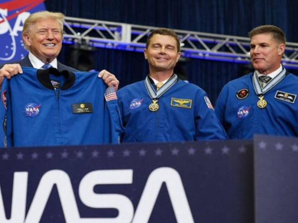 Esta medalla es la máxima distinción que el Gobierno de Estados Unidos otorga a astronautas, científicos o personal de aviación por sus servicios relacionados con el programa espacial.