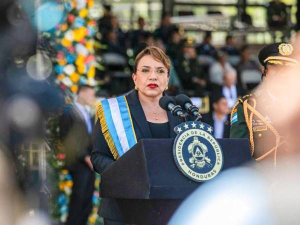 La presidenta Xiomara Castro participó en la ceremonia de ascensos de la Policía en la capital del país.