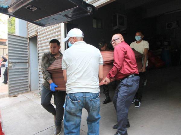 Familiares retiraron el cuerpo de Marlo Ham de la morgue de Tegucigalpa, capital de Honduras.