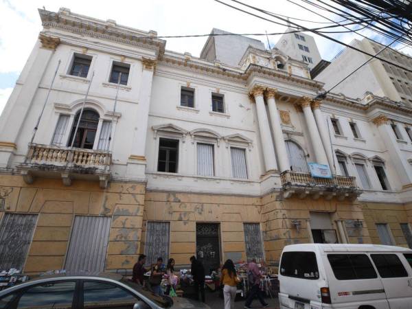 A casi dos años del inicio de obras, el Antiguo Palacio Municipal sigue paralizado, sin personal y con retrasos en su restauración.