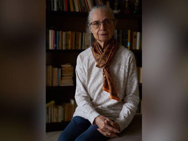 Tan analítica como modesta, tan académica como humana, así es Helen Umaña, una leyenda viva de las letras.