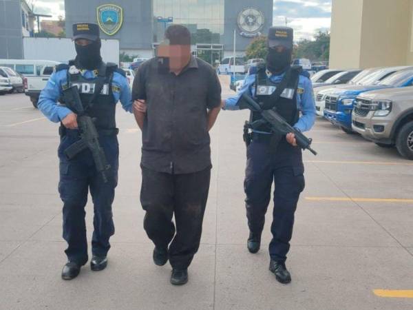 El sujeto fue detenido horas después de que intentará quitarle la vida a su expareja en la capital de Honduras.