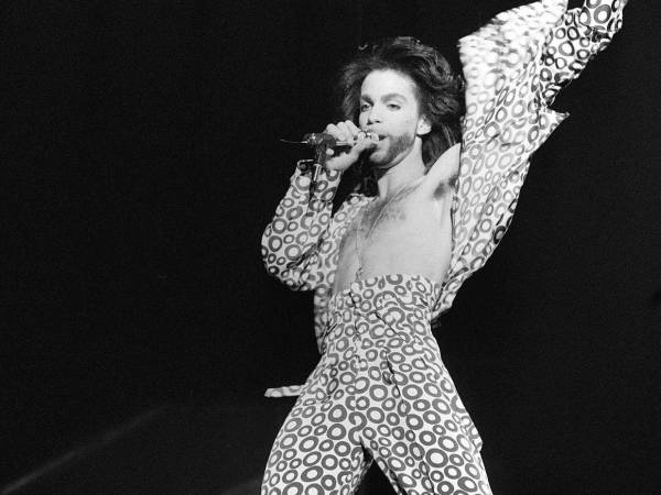 Una década después, la popularidad digital de Prince sigue intacta, y algunos de sus videos acumulan millones de reproducciones en YouTube.