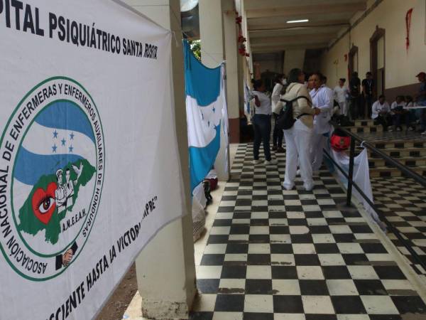 Este jueves las enfermeras se mantuvieron en asambleas informativas en los hospitales del país; sin embargo, para este viernes advierten con salir de nuevo a las calles.