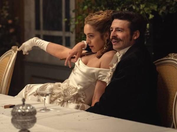 Los estrenos en streaming cierran 2025 con fuerza: HBO presenta Task con Mark Ruffalo, Netflix lanza el drama histórico House of Guinness, Apple TV+ trae de vuelta The Morning Show y estrena The Savant con Jessica Chastain, mientras Disney+, Prime Video y Paramount+ suman comedias, thrillers y nuevos spin-offs.