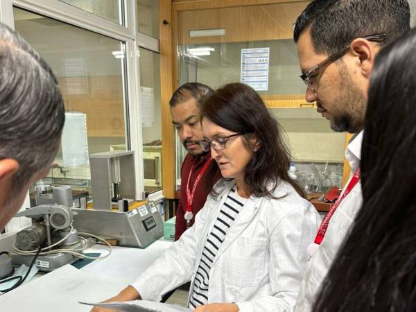 Migración justificó que la empresa que gana los proceso siempre paga el viaje a los funcionarios que van a supervisar la impresión, no obstante, el viaje se realizó sin que el contrato fuera aprobado por el Congreso.