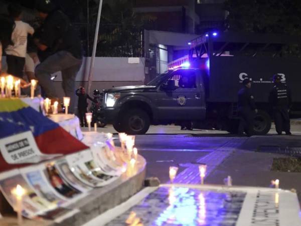 Al menos 24 presos políticos han sido liberados esta madrugada en Venezuela, según una ONG.