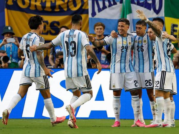 Argentina sufrió para conseguir el boleto a octavos de final ante los africanos.