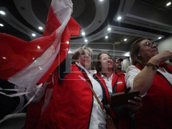 Por ahora, los liberales sacan seis diputados al hilo que encabeza el doctor Carlos Humberto Umaña (64,929 marcas).