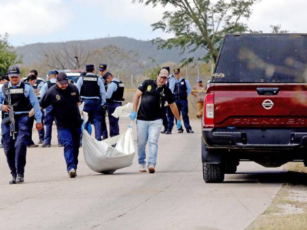 En la orilla de la carretera que conduce al sector de El Cimarrón fue encontrado asesinado Cristopher Alejandro Cerrato Ochoa.