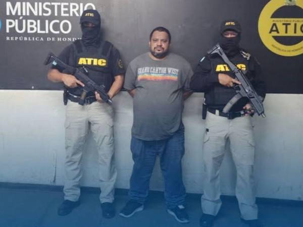 En 2025, Cevallos ya había sido denunciado ante el Ministerio Público por supuestos delitos electorales relacionados con acciones frente al CNE.