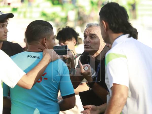 Momento en que Lavallén está encarando a Jefferson Escobar.