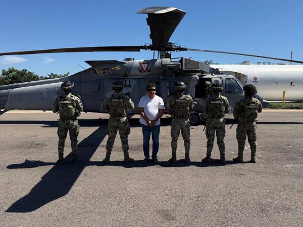 García Harfuch explicó que el detenido cuenta con una orden de aprehensión en México y es requerido por autoridades de Estados Unidos con fines de extradición.