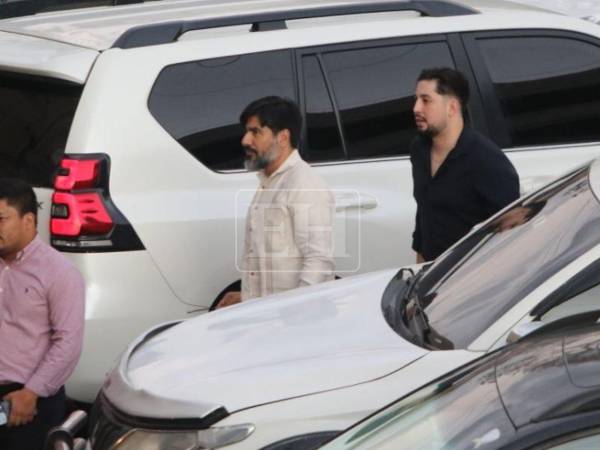 El fiscal suspendido llegó la tarde de este miércoles hasta el Congreso Nacional para presentar una misiva al presidente del Legislativo.