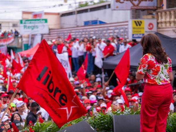 La candidata presidencial de Libre, Rixi Moncada, encabezó una amplia concentración en Talanga, Francisco Morazán, su tierra natal, durante este domingo.