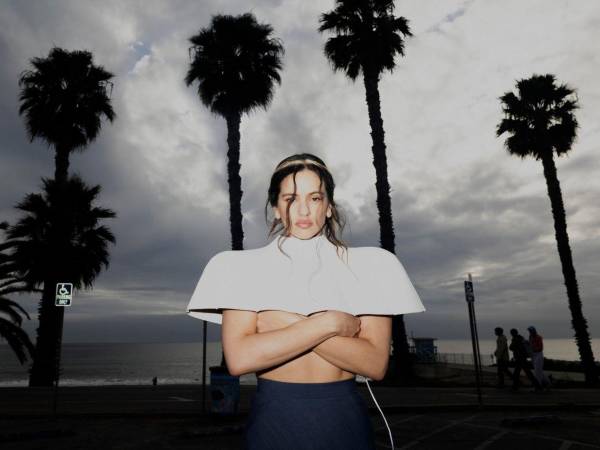 'La perla' es la canción más escuchada del disco y la entrada más fuerte, con casi 4,5 millones de reproducciones. Figura en el puesto 5 del Top 50: Global.