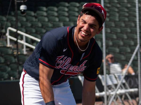 Dubón usó la camiseta número 14 en su primer juego.