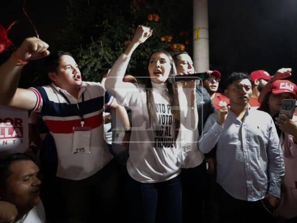 La diputada Iroshka Elvir realizó una convocatoria a los hondureños para pedir voto por voto en los resultados electorales que, según ellos, demostraron un proceso fraudulento.