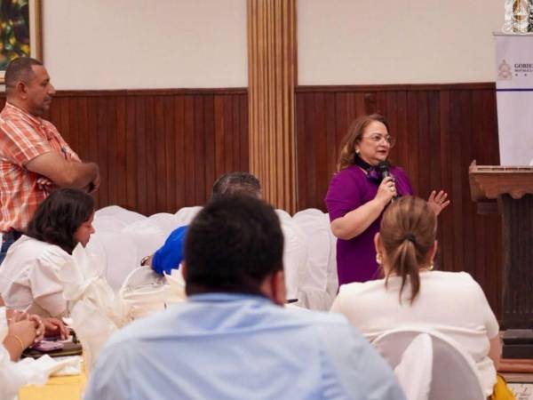 La ministra de Educación, Arely Argueta, participó en la jornada que busca crear acciones para prevenir la violencia en los centros escolares.