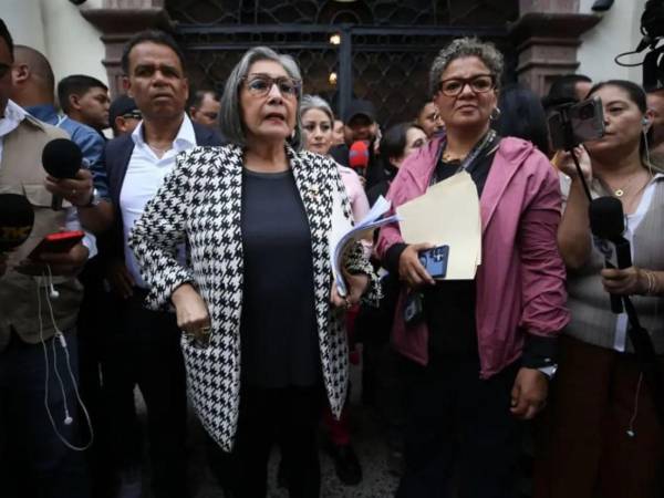 La convocatoria fue firmada por la congresista Maribel Espinoza y Ligia Ramos, junto a otros diputados propietarios y suplentes.