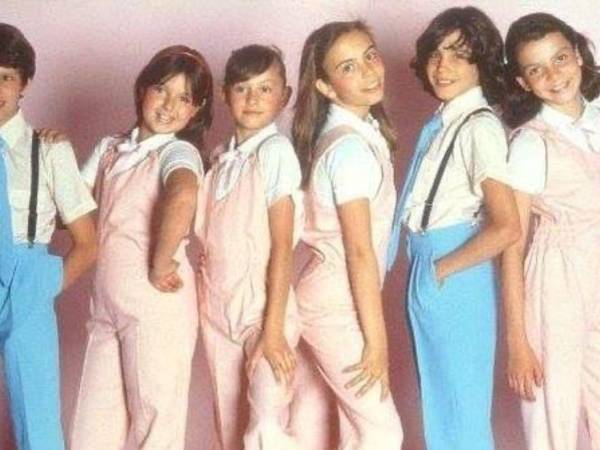 Sin permiso de la banda y con la oposición de Luis de Llano, la serie de “Timbiriche” estrena entre la controversia y el debate sobre los límites de la ficción.