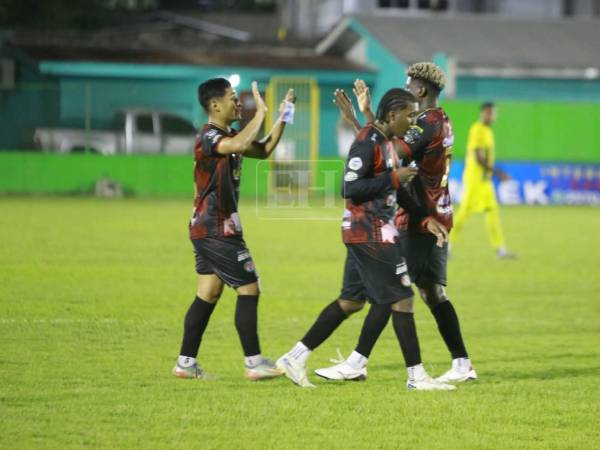 Imágenes del desarrollo del partido.