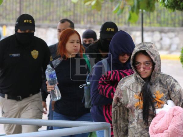 Los cuatro detenidos al momento de llegar a la Corte Suprema de Justicia para su primera audiencia.