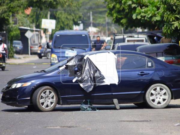 Doña Isidora Padilla Cardona y su hijo Fabio Ismael Sarmiento Padilla fueron asesinados a balazos frente al Instituto José Trinidad Reyes (JTR), en la colonia San Carlos de Sula, en San Pedro Sula, Cortés.